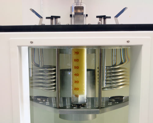 Измерительный цилиндр в нагревательной бане - деэмульгируемость